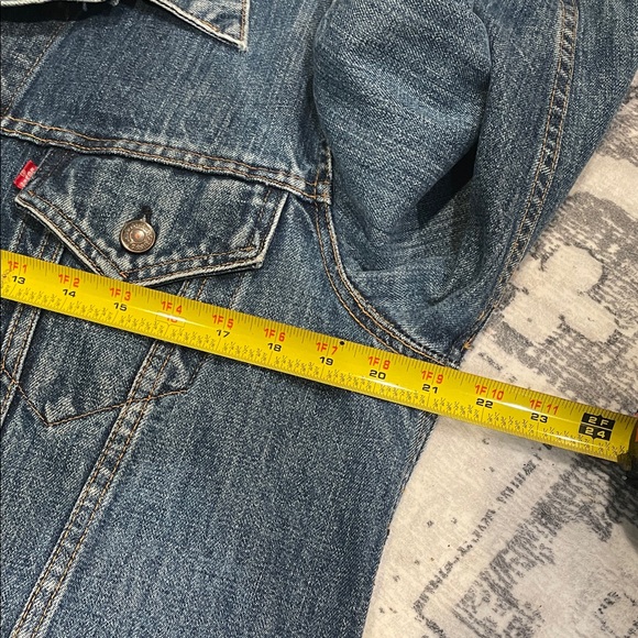 Vintage Levi’s Denim Jacket - Picture 6 of 8